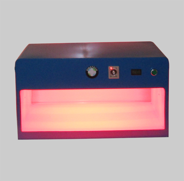 Thiết bị sấy tấm thử màu đang hoạt động sấy 